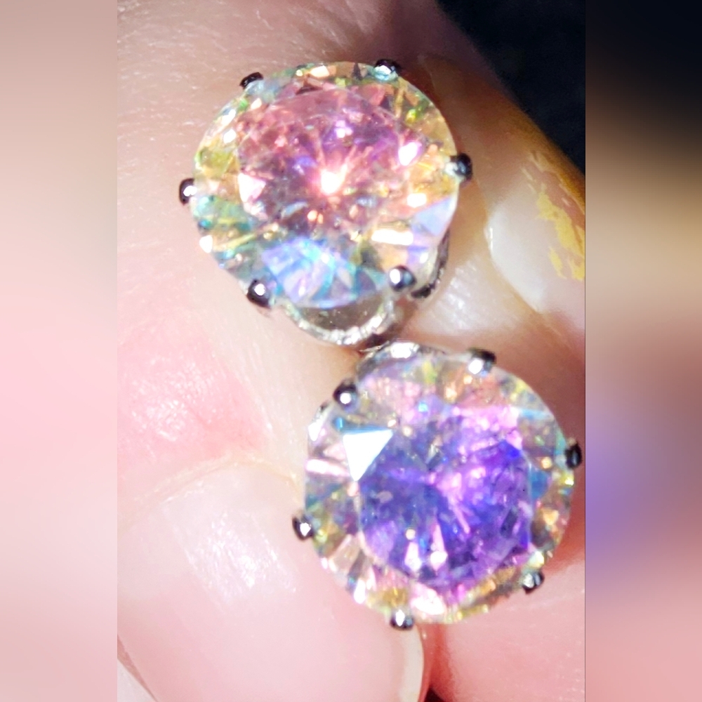 **SOLD** 𝔾𝕠𝕣𝕘𝕖𝕠𝕦𝕤 𝕄𝕪𝕤𝕥𝕚𝕔 𝕋𝕠𝕡𝕒𝕫 Studs